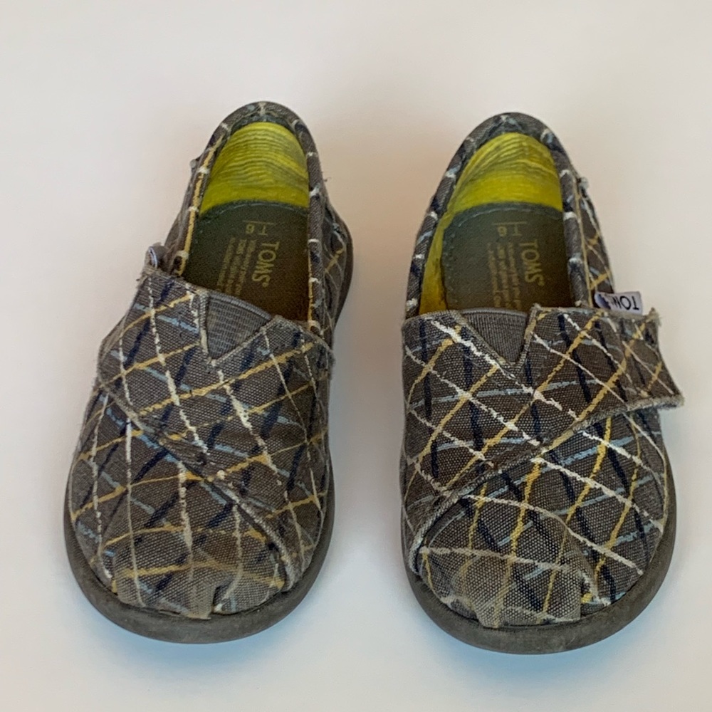 TOMS plaid unique toddler shoe